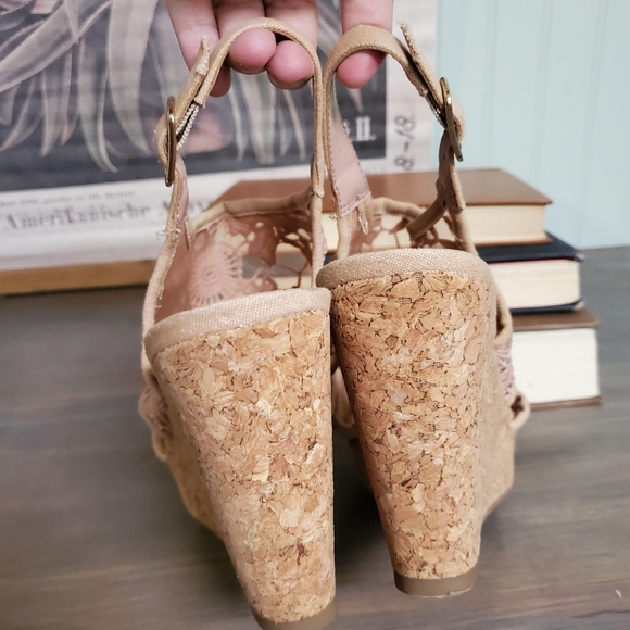 Fergalicious KRAZY Slingback Wedge Sandals Sheer Lace Mesh womens sz 8 - Picture 2 of 9